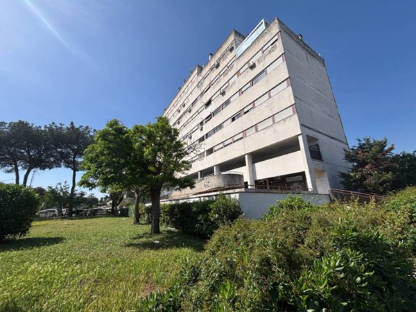 appartamento in vendita a Roma in zona Spinaceto
