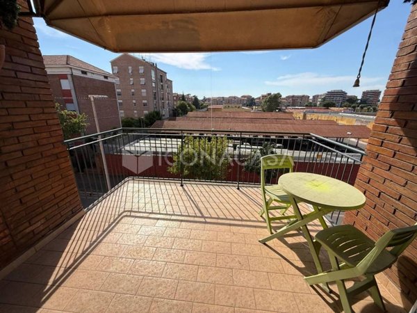 appartamento in vendita a Roma in zona Torre Spaccata
