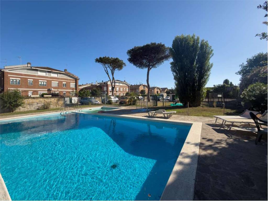 casa indipendente in vendita a Roma in zona Axa