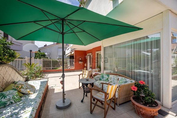 casa indipendente in vendita a Roma in zona Vitinia