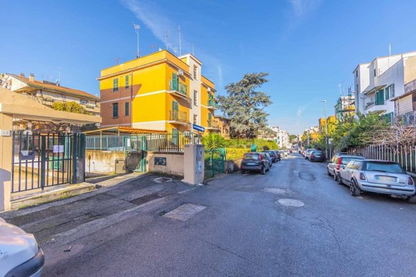 locale di sgombero in vendita a Roma in zona Alessandrino