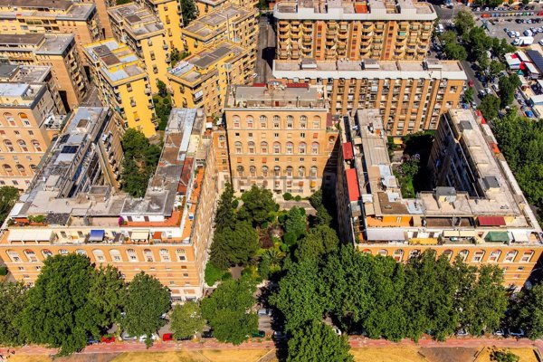appartamento in vendita a Roma in zona Ostiense