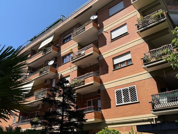 appartamento in vendita a Roma in zona Ostia