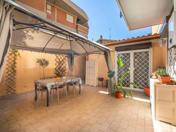 appartamento in vendita a Roma in zona Appio Latino
