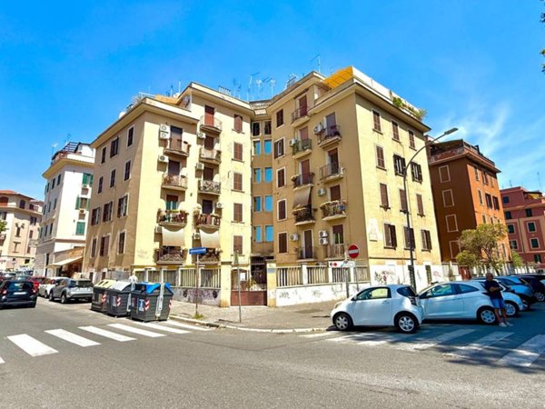 appartamento in vendita a Roma in zona Appio Latino