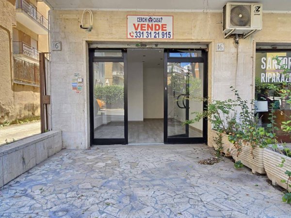 negozio in vendita a Roma in zona Monte Sacro/Talenti