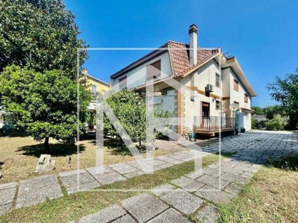 casa indipendente in vendita a Roma in zona Finocchio