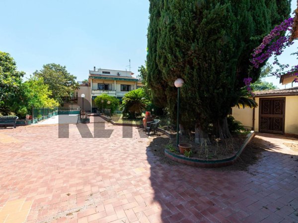 casa indipendente in vendita a Roma in zona Infernetto