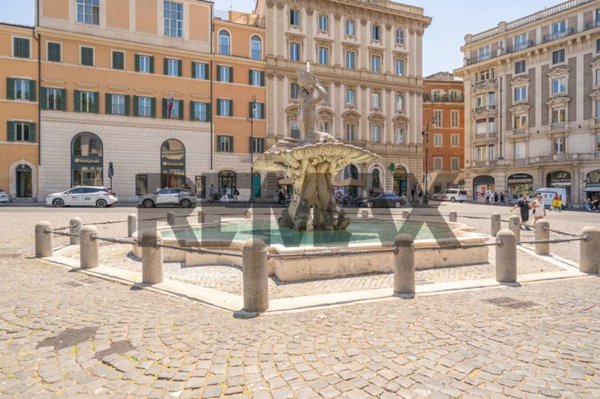 locale commerciale in vendita a Roma in zona Trevi-Colonna