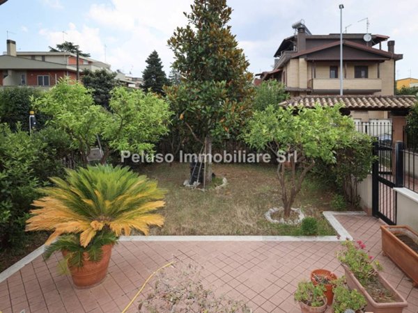 appartamento in vendita a Roma in zona Casal Morena