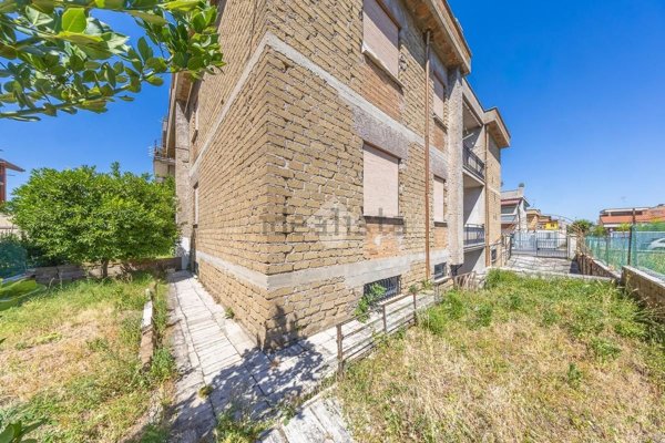 appartamento in vendita a Roma in zona Castelverde