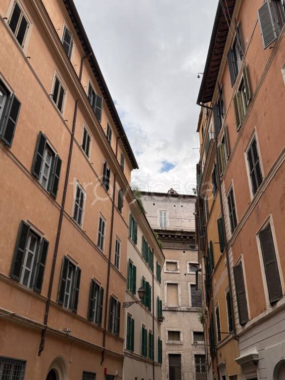 appartamento in vendita a Roma in zona Parione/Sant'Eustachio