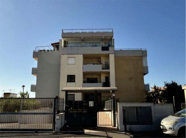 appartamento in vendita a Roma in zona Lunghezza