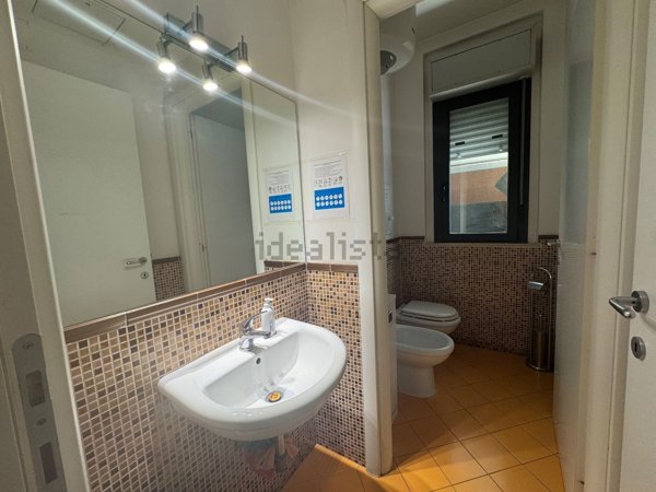 ufficio in vendita a Roma in zona Torrino