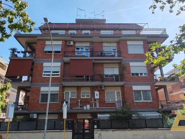 appartamento in vendita a Roma in zona Appio Claudio