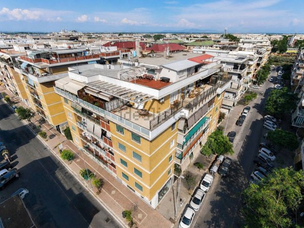 appartamento in vendita a Roma in zona Ostia