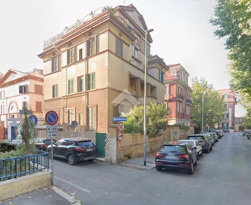 appartamento in vendita a Roma in zona Ostia