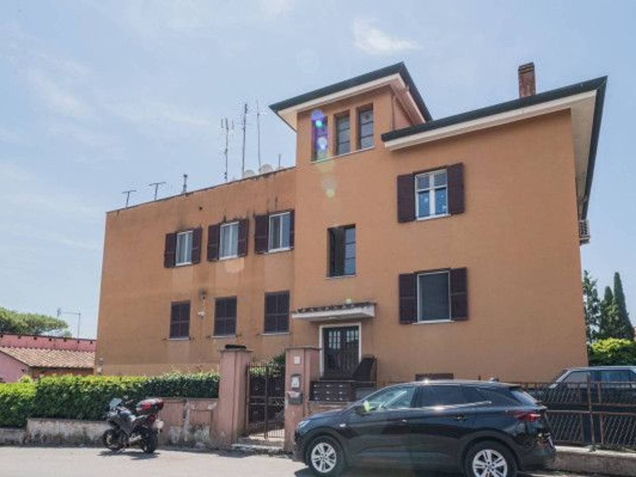 appartamento in vendita a Roma in zona Appio Pignatelli
