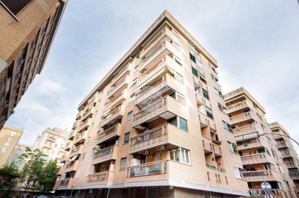 appartamento in vendita a Roma in zona Ostiense