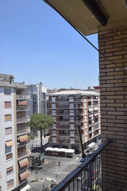 appartamento in vendita a Roma in zona Ostiense