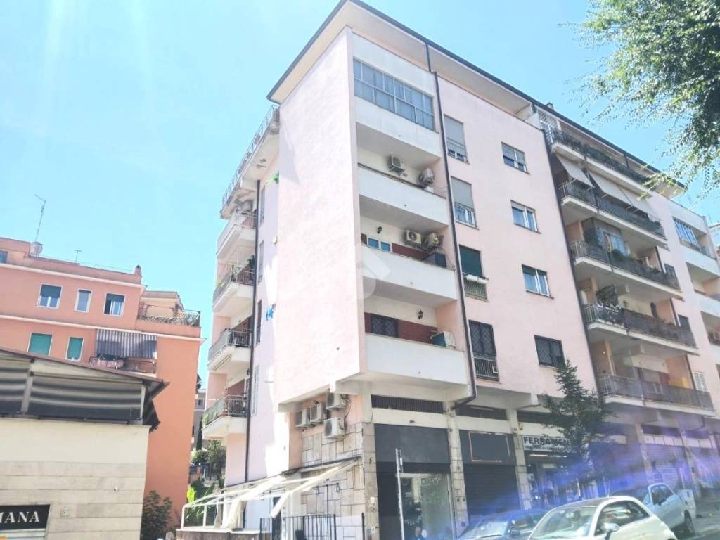 negozio in vendita a Roma in zona Gianicolense