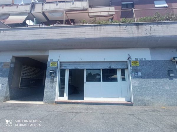 negozio in vendita a Roma in zona Casal Morena