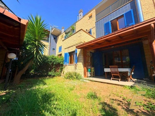 casa indipendente in vendita a Roma in zona Acilia