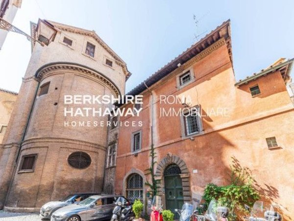 casa indipendente in vendita a Roma in zona Parione/Sant'Eustachio