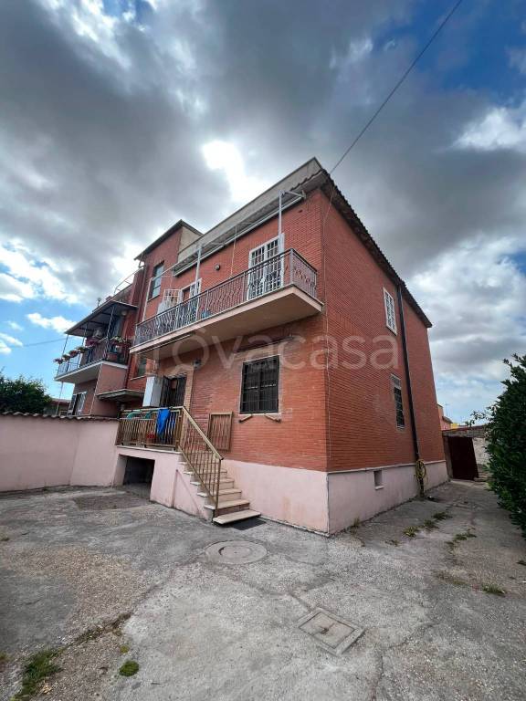 appartamento in vendita a Roma in zona Dragona/Bagnoletto