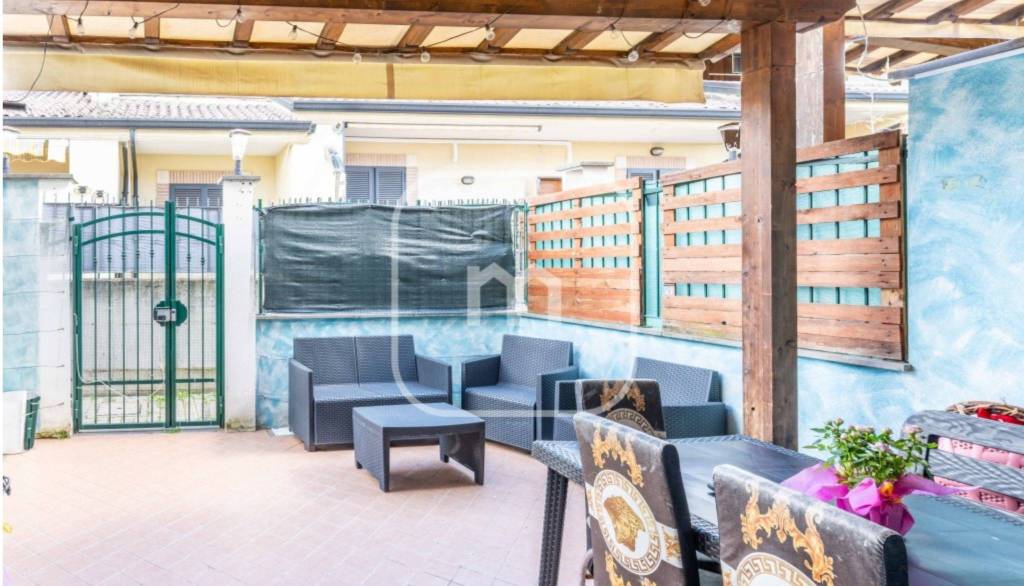 casa indipendente in vendita a Roma in zona Giardini di Corcolle