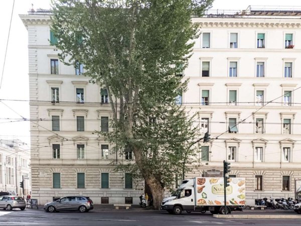 locale di sgombero in vendita a Roma in zona Portuense