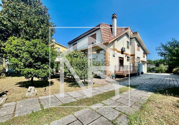 casa indipendente in vendita a Roma in zona Finocchio
