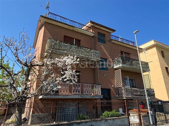 appartamento in vendita a Roma in zona Casal Morena