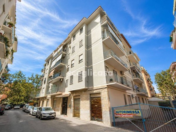 appartamento in vendita a Roma in zona Appio Claudio