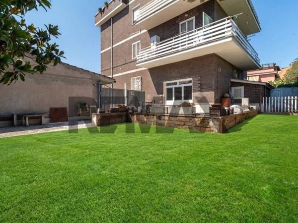 appartamento in vendita a Roma in zona Lunghezza