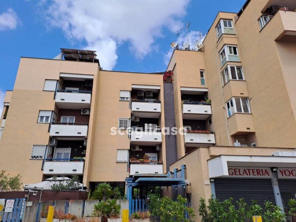 appartamento in vendita a Roma in zona Corviale