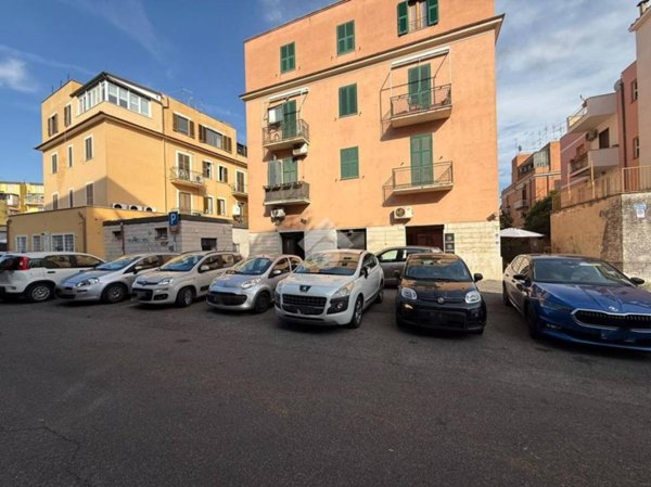 negozio in vendita a Roma in zona Primavalle