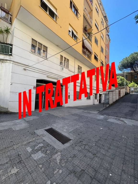 negozio in vendita a Roma in zona Appio Latino