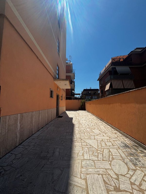 appartamento in vendita a Roma in zona Tor Bella Monaca