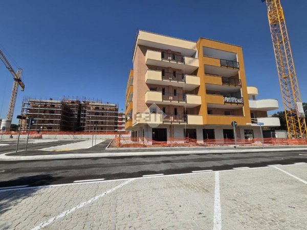 negozio in vendita a Roma in zona Appio Claudio