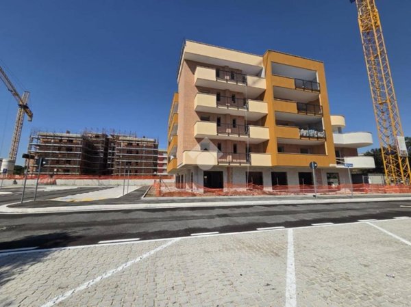 negozio in vendita a Roma in zona Appio Claudio