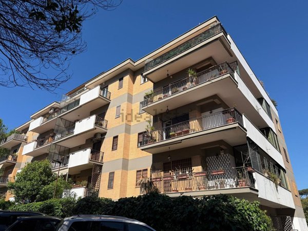 appartamento in vendita a Roma in zona Tomba di Nerone