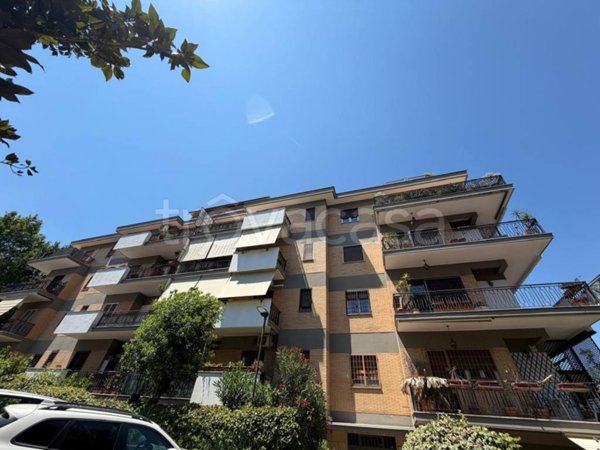 appartamento in vendita a Roma in zona Tomba di Nerone