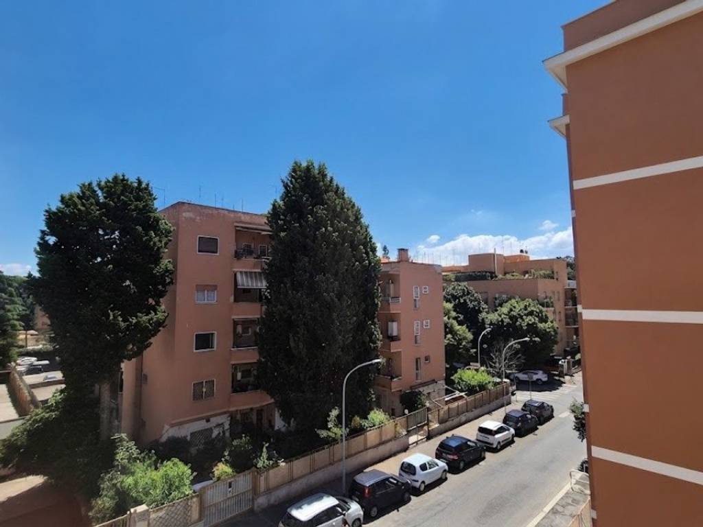 appartamento in vendita a Roma in zona Ardeatino