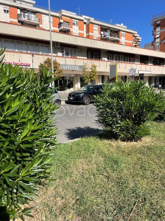 negozio in vendita a Roma in zona Collatino
