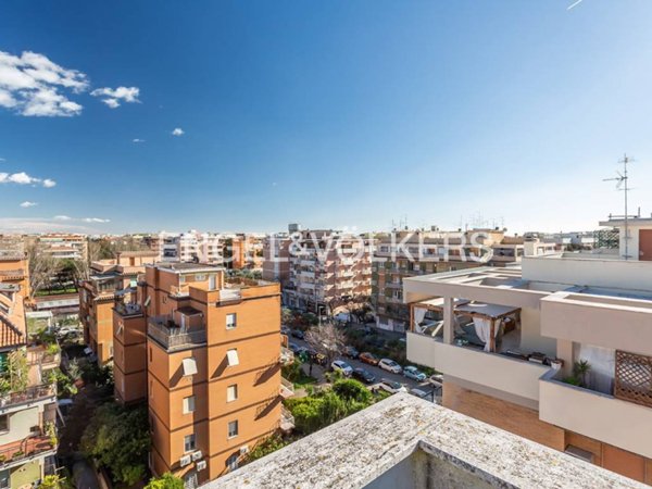 appartamento in vendita a Roma in zona Ostia