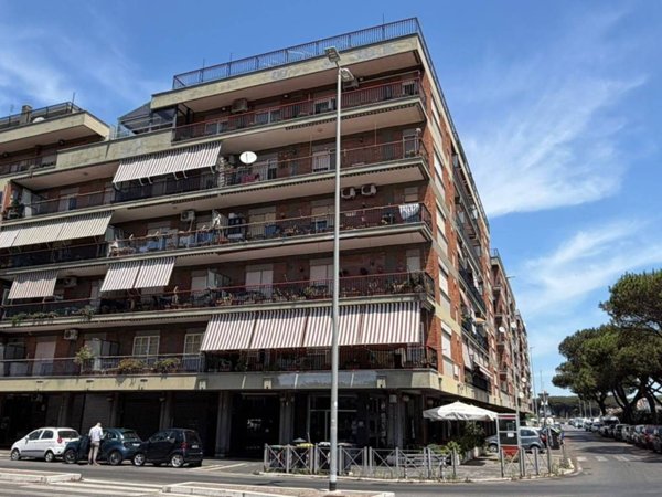 appartamento in vendita a Roma in zona Ostia