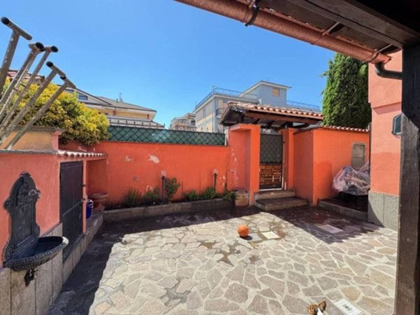 appartamento in vendita a Roma in zona Borghesiana