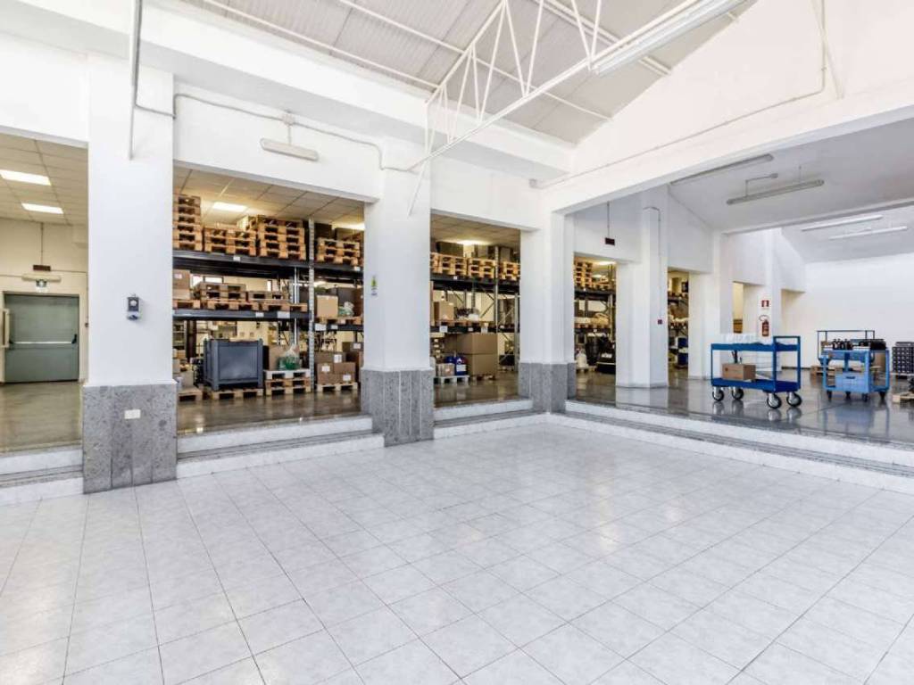 locale commerciale in vendita a Roma