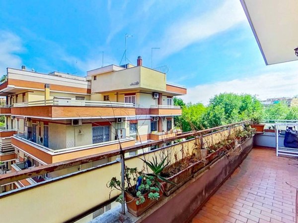 appartamento in vendita a Roma in zona Tuscolano